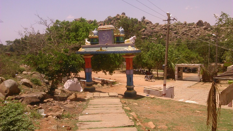 entrance to Hullukudi Betta