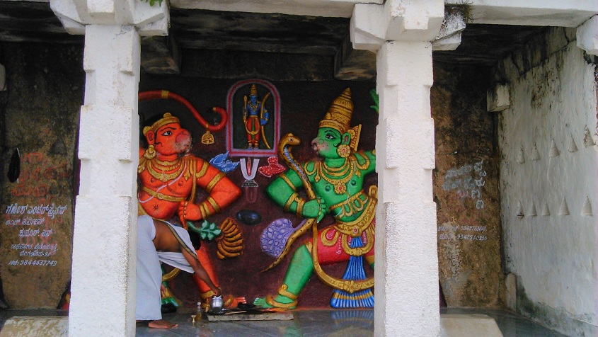 Devarayanadurga - small temple on the way to top