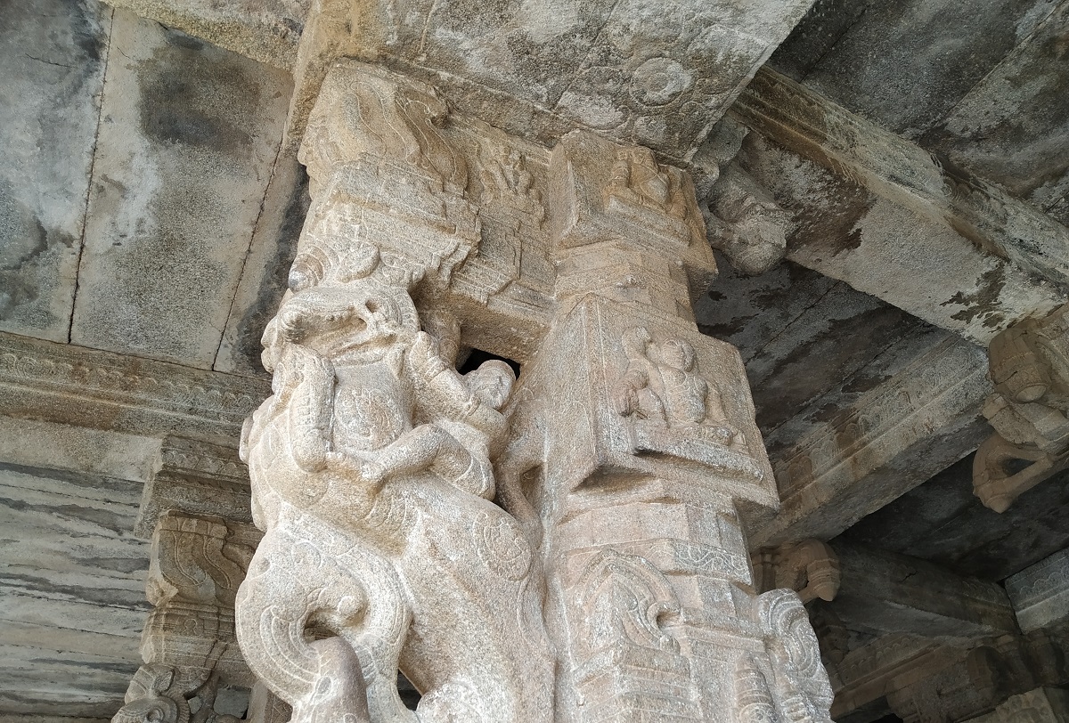 carvings on someshwara temple