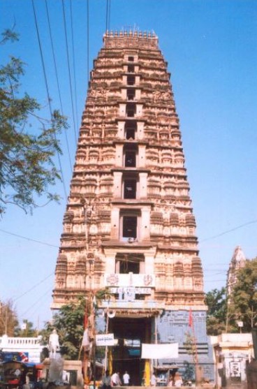Mangalagiri temple gopuram- places to visit in Vijayawada